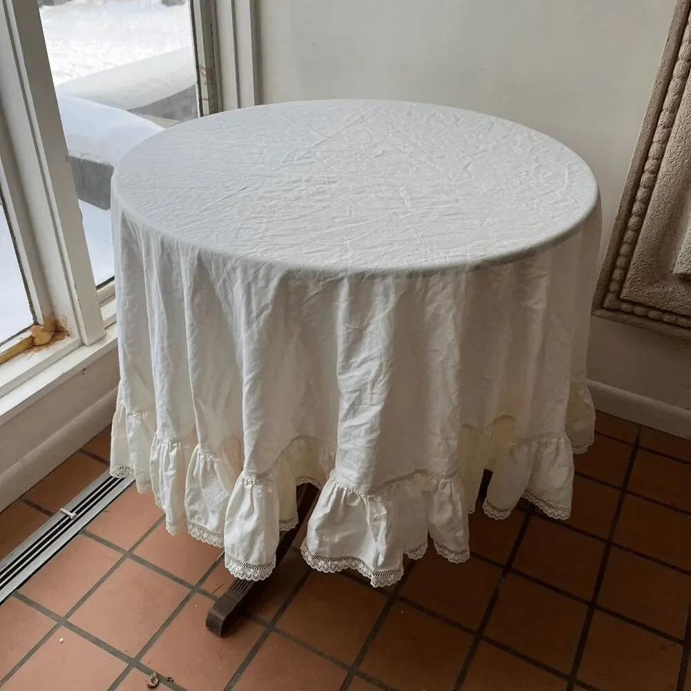 VTG Ruffled Lace Round Tablecloth Cottagecore Farmhouse Romantic Cottage Chic